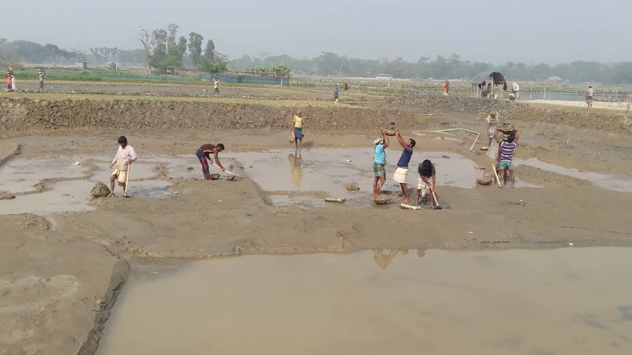 পুকুর খননের জন্য মাটির